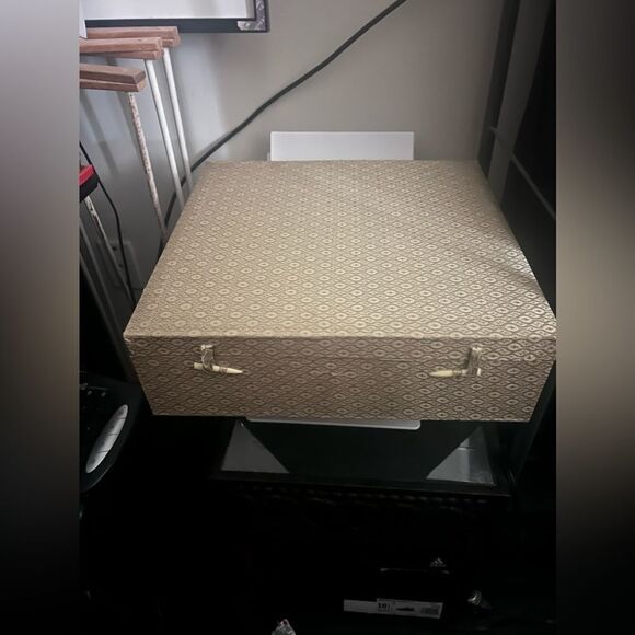 Vintage Used Fine China Tea Set 5 cups 5 plates and tea pot with lid beautiful - Picture 4 of 11